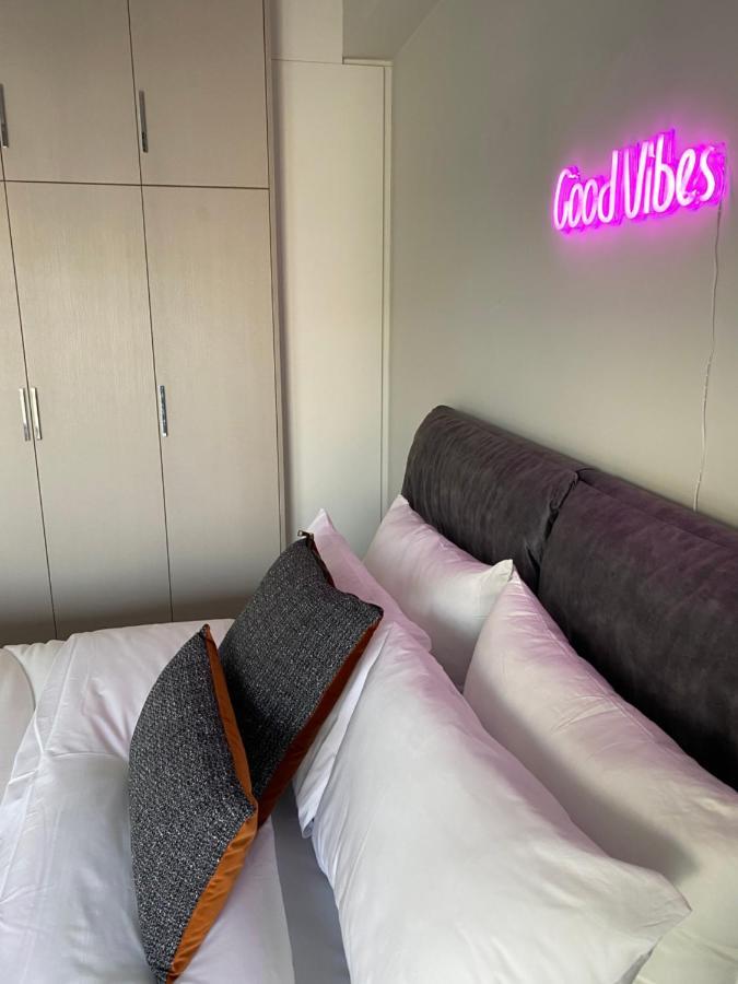 New 2Bd Aprt With Shared Rooftop Pool E2 Афины Экстерьер фото
