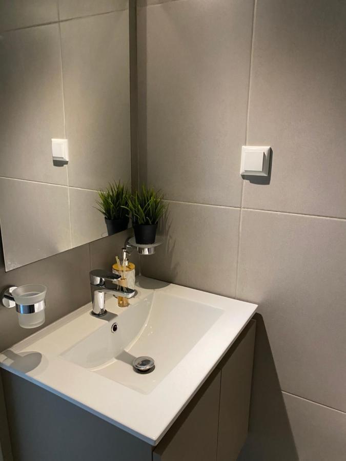 New 2Bd Aprt With Shared Rooftop Pool E2 Афины Экстерьер фото